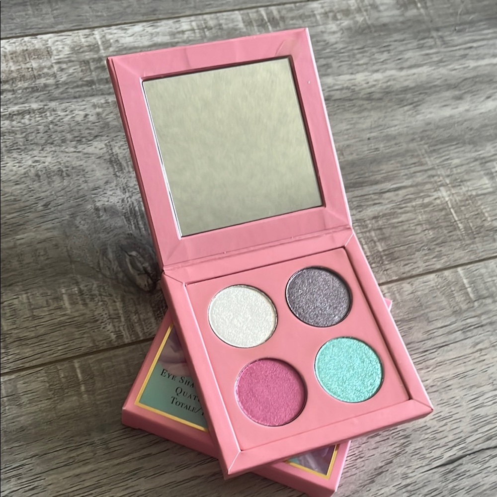 Pat McGrath labs Vibrant Eyeshadow Palette- Opalescent Orchid
